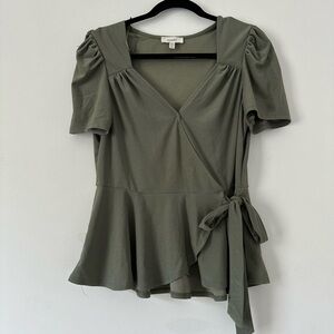 Blouse color olive